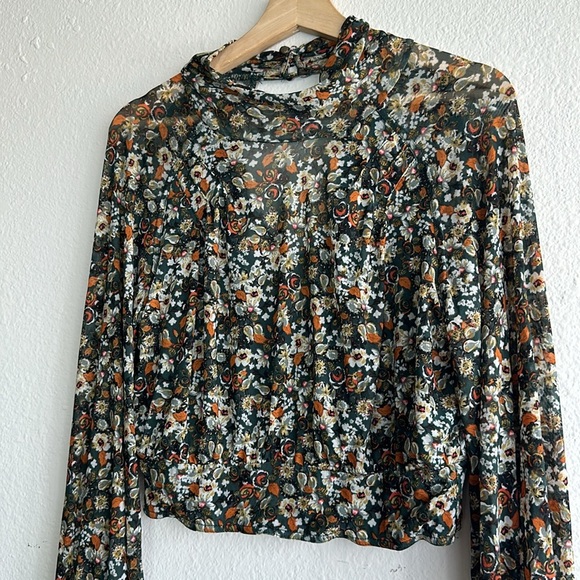 Free People Green All Dolled Up Floral Cropped Long Sleeve Blouse Sz. S - Picture 8 of 12